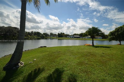Casa en venta en Miami Lakes, Florida, 5 dormitorios, 191.1 m2 № 783718 - foto 5