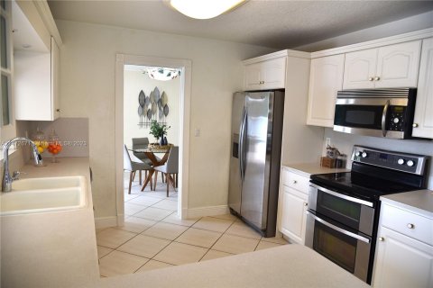 Casa en venta en Miami Lakes, Florida, 5 dormitorios, 191.1 m2 № 783718 - foto 29