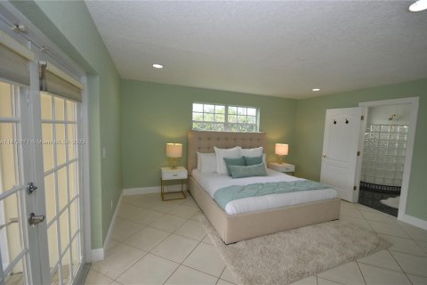 House in Miami Lakes, Florida 5 bedrooms, 191.1 sq.m. № 783718 - photo 20