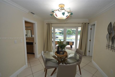 Casa en venta en Miami Lakes, Florida, 5 dormitorios, 191.1 m2 № 783718 - foto 13