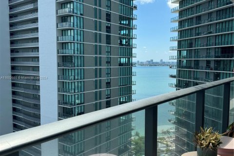 Condo in Miami, Florida, 1 bedroom  № 1221860 - photo 15