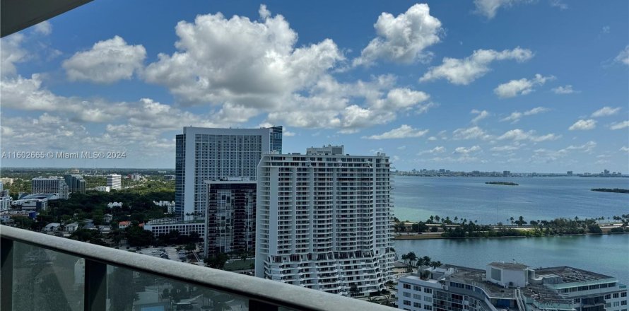 Condominio en Miami, Florida, 1 dormitorio  № 1221860