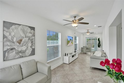 House in West Palm Beach, Florida 3 bedrooms, 143.81 sq.m. № 1372337 - photo 11