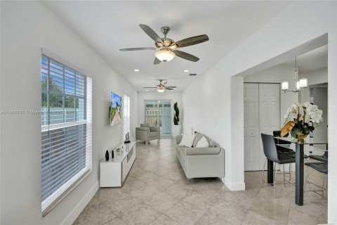 House in West Palm Beach, Florida 3 bedrooms, 143.81 sq.m. № 1372337 - photo 13