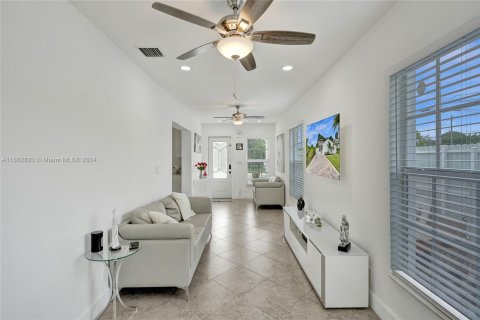 Casa en venta en West Palm Beach, Florida, 3 dormitorios, 143.81 m2 № 1372337 - foto 16