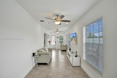 Casa en venta en West Palm Beach, Florida, 3 dormitorios, 143.81 m2 № 1372337 - foto 19