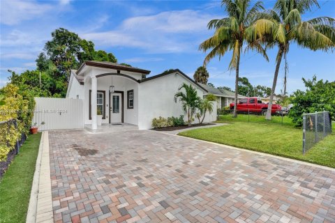 Villa ou maison à vendre à West Palm Beach, Floride: 3 chambres, 143.81 m2 № 1372337 - photo 2