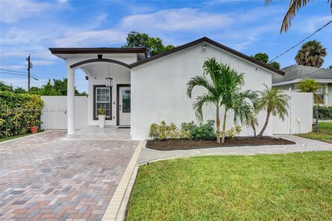 Villa ou maison à vendre à West Palm Beach, Floride: 3 chambres, 143.81 m2 № 1372337 - photo 5