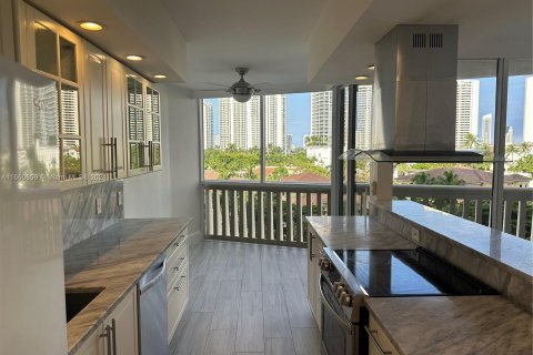 Condominio en venta en Aventura, Florida, 3 dormitorios № 1372339 - foto 4