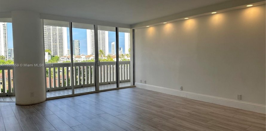 Condo à Aventura, Floride, 3 chambres  № 1372339