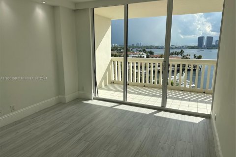 Condo in Aventura, Florida, 3 bedrooms  № 1372339 - photo 13