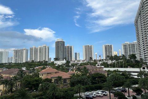 Condo in Aventura, Florida, 3 bedrooms  № 1372339 - photo 28