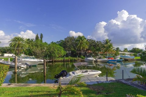 Casa en venta en Miami, Florida, 7 dormitorios, 584.17 m2 № 1099335 - foto 1