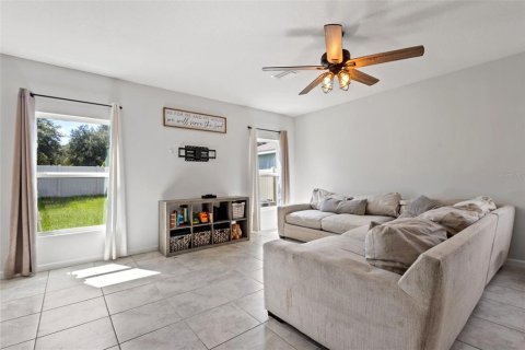 Casa en venta en Zephyrhills, Florida, 4 dormitorios, 176.05 m2 № 1342685 - foto 3