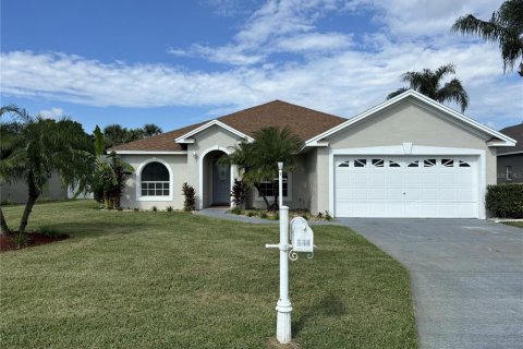 Villa ou maison à vendre à Winter Haven, Floride: 4 chambres, 205.78 m2 № 1376688 - photo 1