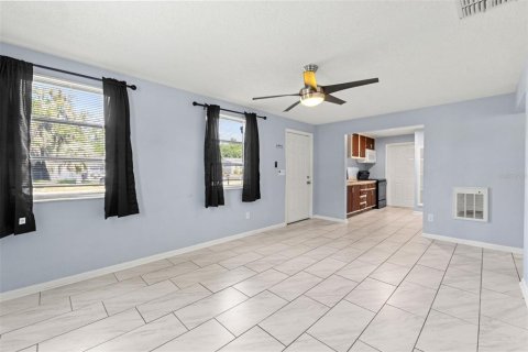 House in Spring Hill, Florida 2 bedrooms, 61.32 sq.m. № 1374795 - photo 8