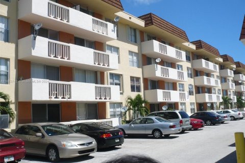 Copropriété à vendre à North Miami, Floride: 1 chambre, 66.33 m2 № 1374941 - photo 8