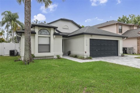 House in Apopka, Florida 3 bedrooms, 131.92 sq.m. № 1344317 - photo 2