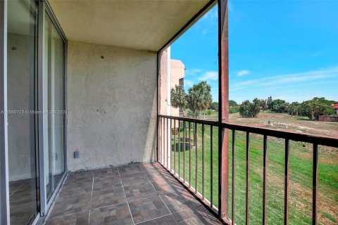 Condominio en venta en Lauderhill, Florida, 2 dormitorios, 102.19 m2 № 1209810 - foto 27