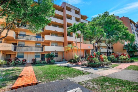 Condo in Lauderhill, Florida, 2 bedrooms  № 1209810 - photo 2