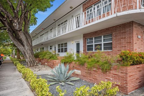 Condo in Miami Beach, Florida, 1 bedroom  № 1328299 - photo 17