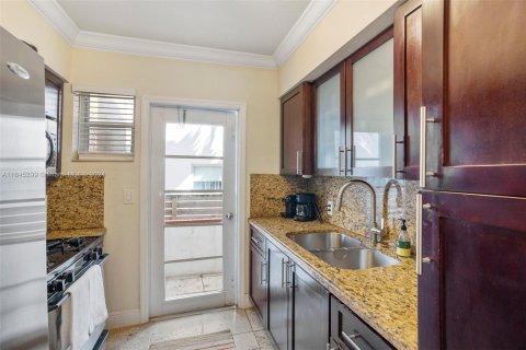 Condo in Miami Beach, Florida, 1 bedroom  № 1328299 - photo 13