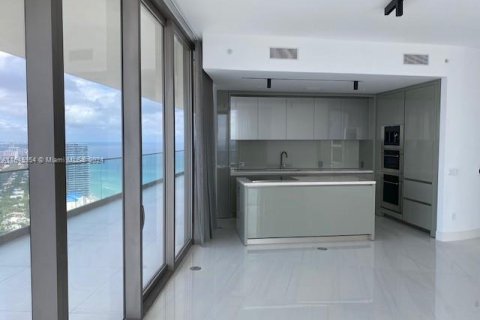 Condo in Sunny Isles Beach, Florida, 2 bedrooms  № 1328319 - photo 3