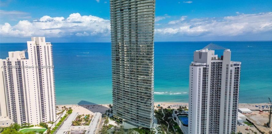 Condominio en Sunny Isles Beach, Florida, 2 dormitorios  № 1328319