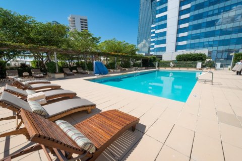 Hotel en venta en Miami, Florida, 1 dormitorio, 91.32 m2 № 1151053 - foto 17