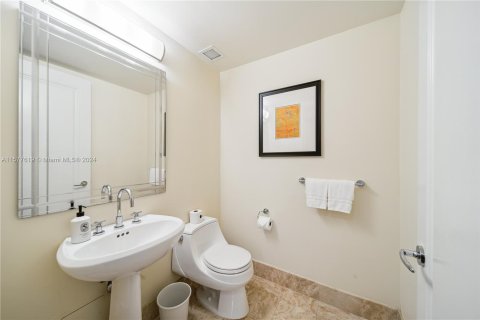 Hotel en venta en Miami, Florida, 1 dormitorio, 91.32 m2 № 1151053 - foto 14