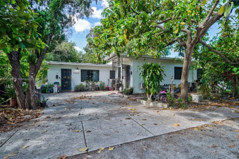 Commercial property in Miami, Florida 150.59 sq.m. № 1348128 - photo 20