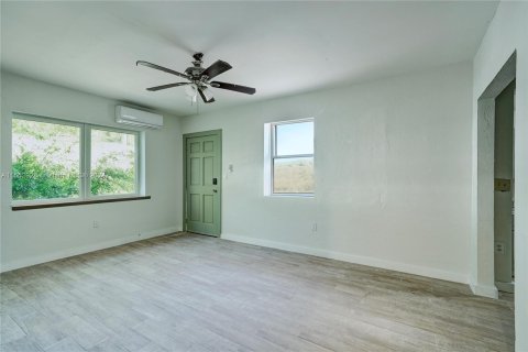 Immobilier commercial à vendre à Miami, Floride: 150.59 m2 № 1348128 - photo 11