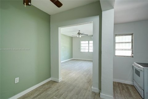 Immobilier commercial à vendre à Miami, Floride: 150.59 m2 № 1348128 - photo 10