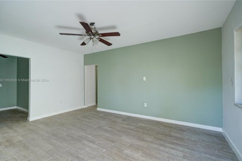 Immobilier commercial à vendre à Miami, Floride: 150.59 m2 № 1348128 - photo 5