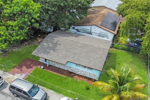 Villa ou maison à vendre à Miami, Floride: 3 chambres, 81.29 m2 № 1370787 - photo 3