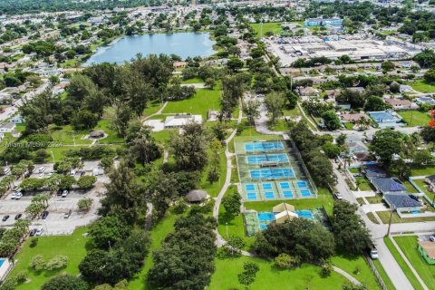 Villa ou maison à vendre à Miami, Floride: 3 chambres, 81.29 m2 № 1370787 - photo 14