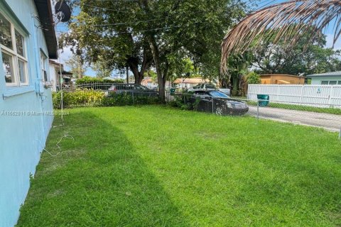 House in Miami, Florida 3 bedrooms, 81.29 sq.m. № 1370787 - photo 11