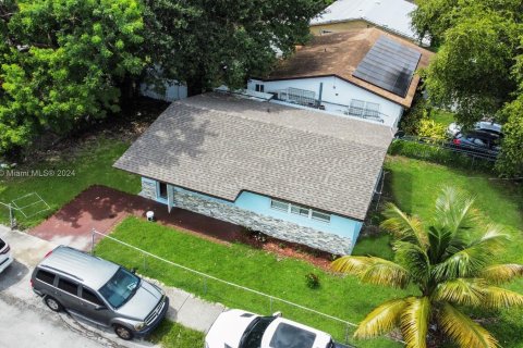 Villa ou maison à vendre à Miami, Floride: 3 chambres, 81.29 m2 № 1370787 - photo 1