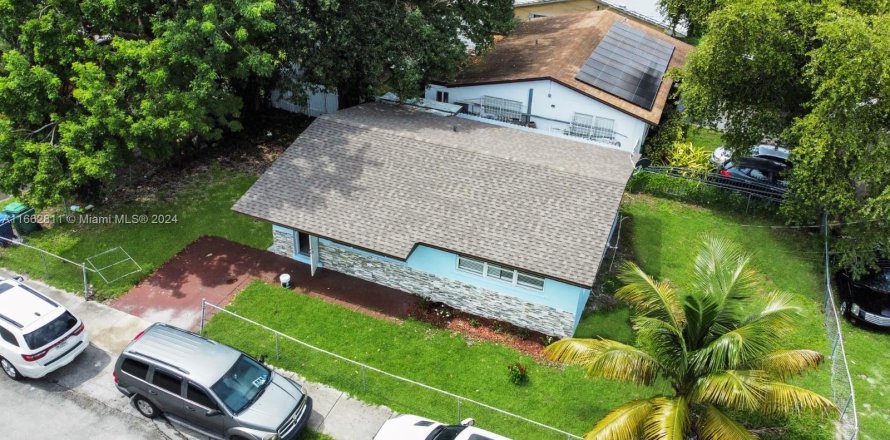 House in Miami, Florida 3 bedrooms, 81.29 sq.m. № 1370787