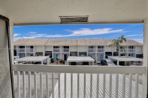 Townhouse in Boynton Beach, Florida 2 bedrooms, 182.09 sq.m. № 1370829 - photo 16