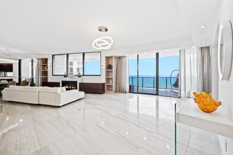 Condo in Sunny Isles Beach, Florida, 4 bedrooms  № 885838 - photo 23