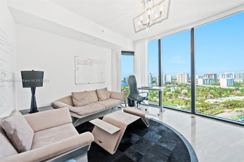 Condo in Sunny Isles Beach, Florida, 4 bedrooms  № 885838 - photo 10