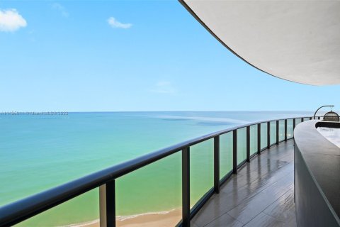 Condo in Sunny Isles Beach, Florida, 4 bedrooms  № 885838 - photo 25