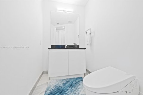 Condo in Sunny Isles Beach, Florida, 4 bedrooms  № 885838 - photo 16