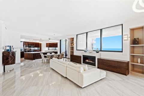 Condo in Sunny Isles Beach, Florida, 4 bedrooms  № 885838 - photo 2