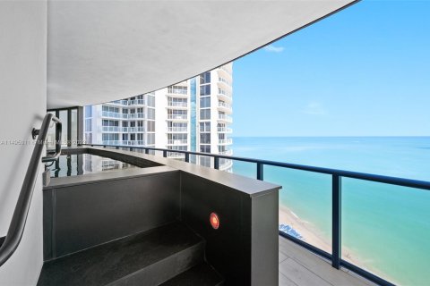 Condo in Sunny Isles Beach, Florida, 4 bedrooms  № 885838 - photo 30