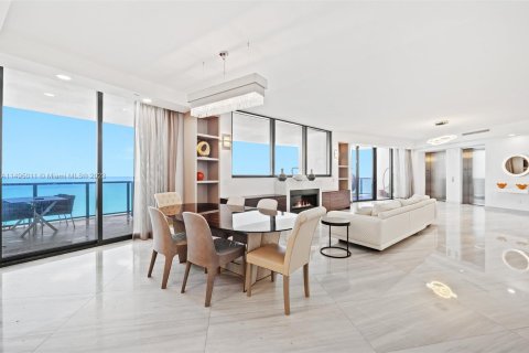 Condo in Sunny Isles Beach, Florida, 4 bedrooms  № 885838 - photo 17