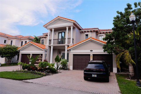 Villa ou maison à vendre à Cutler Bay, Floride: 5 chambres, 438.22 m2 № 878339 - photo 3