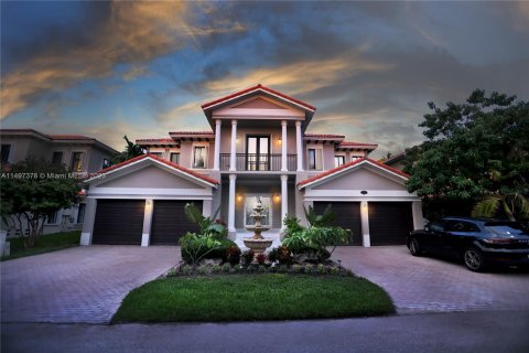 Villa ou maison à vendre à Cutler Bay, Floride: 5 chambres, 438.22 m2 № 878339 - photo 1