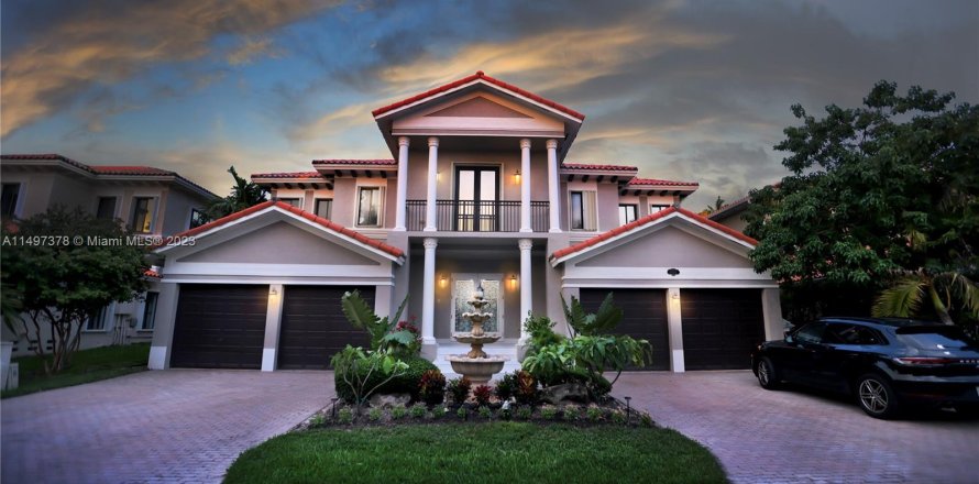 Villa ou maison à Cutler Bay, Floride 5 chambres, 438.22 m2 № 878339